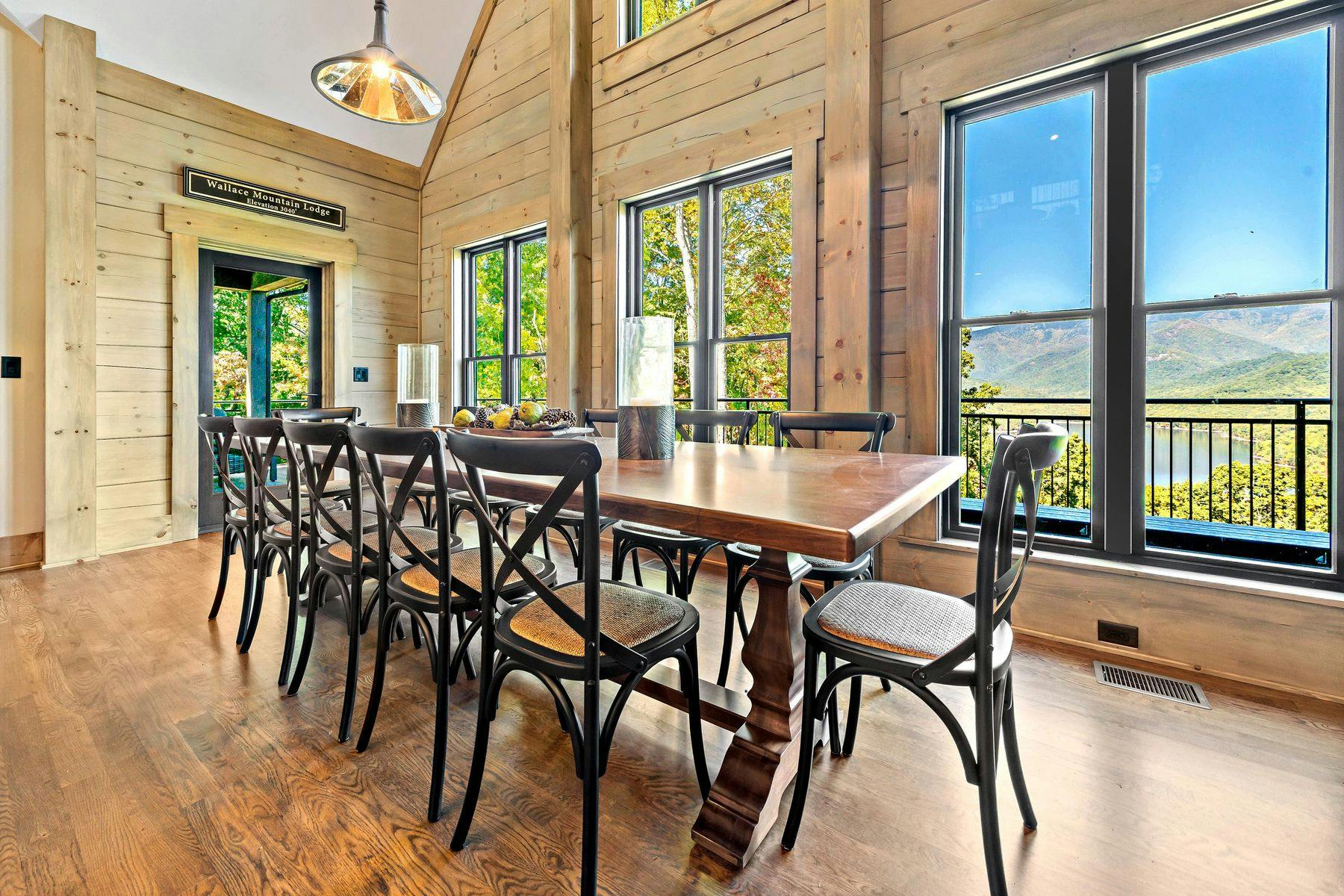 Dining room with views in a North Carolina vacation rental