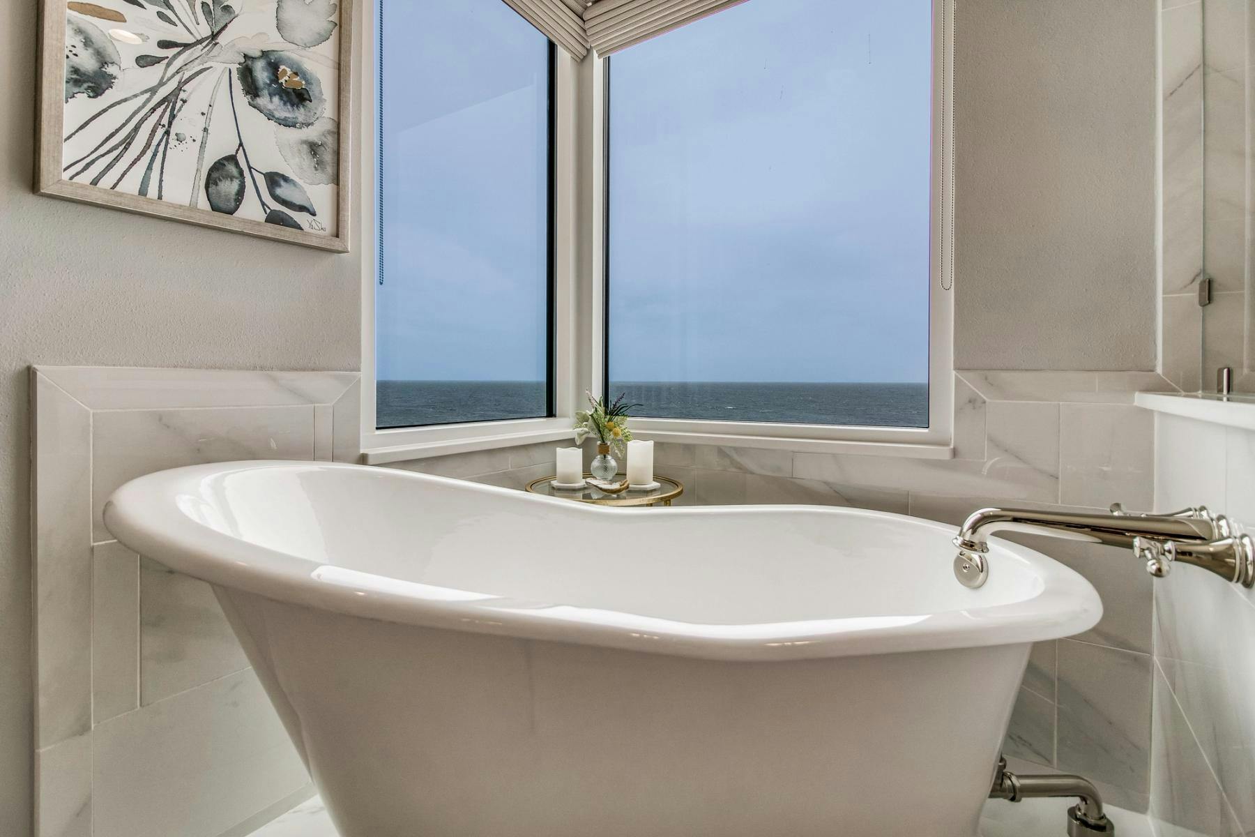 Bath tub with views from Perdido Key vacation rental