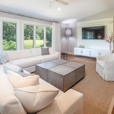 Living room in a Hilton Head Island vacation rental.