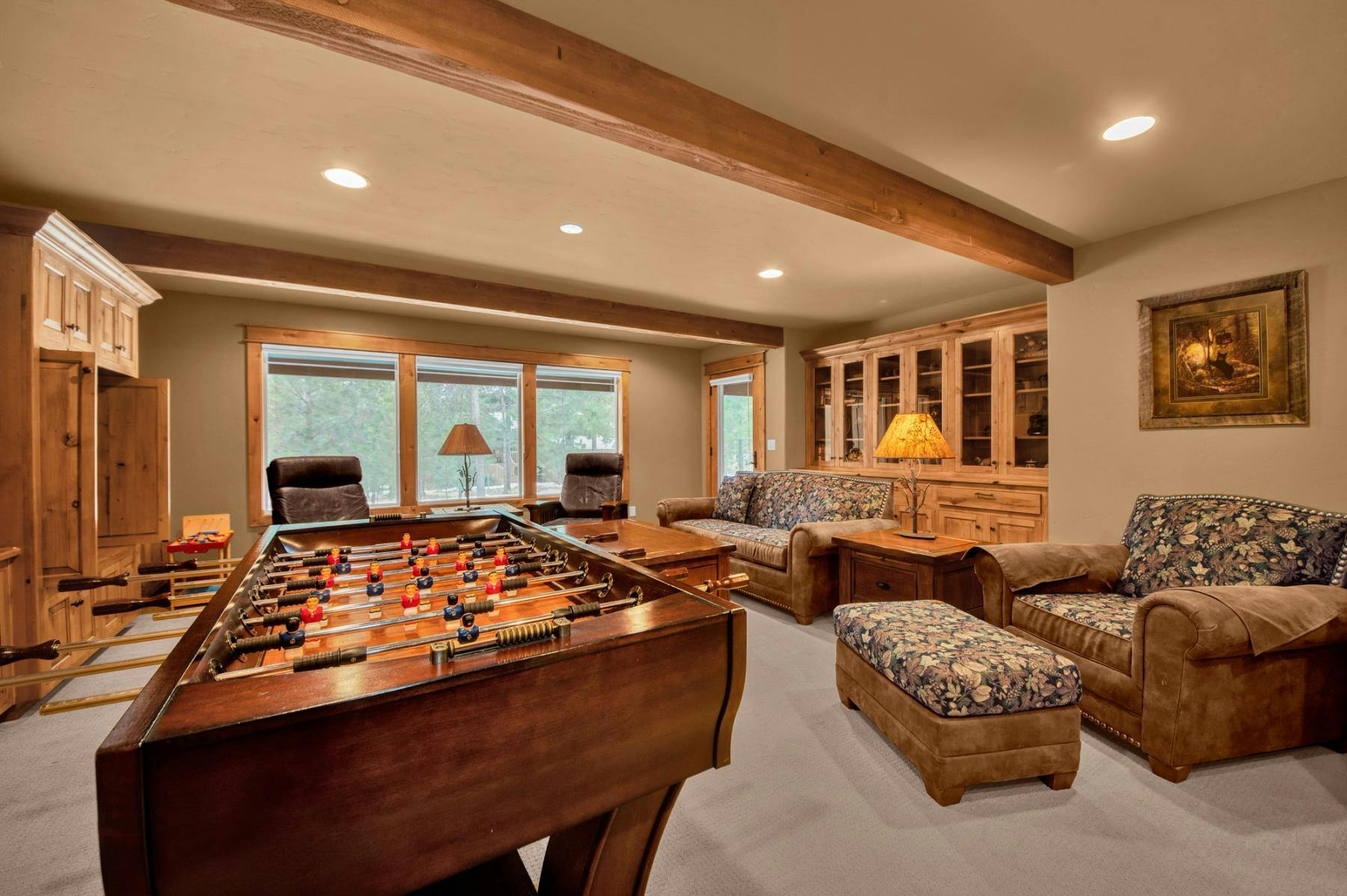 Cozy game room at a Cascara Vacation Rentals home.