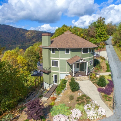 Exterior view of an Asheville area vacation rental.