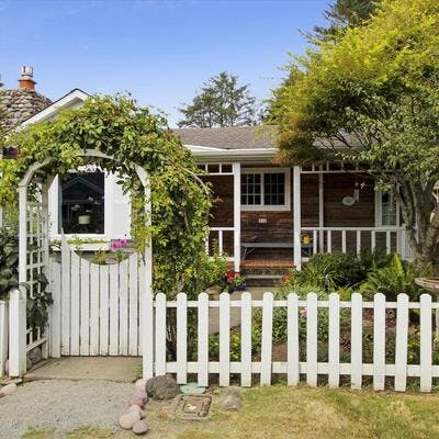Lil Bird Cottage - Cannon Beach Home Exterior