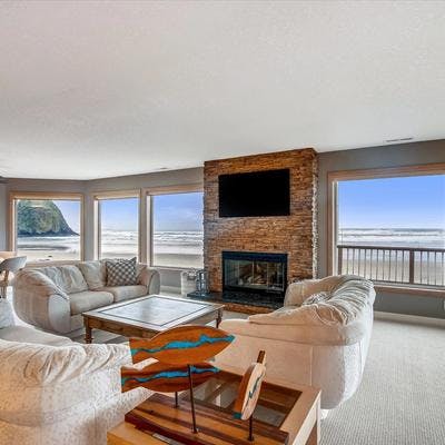 Hayven - Cannon Beach Living Room View