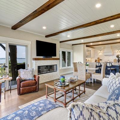 Living room with a view in a Hilton Head Island vacation rental.